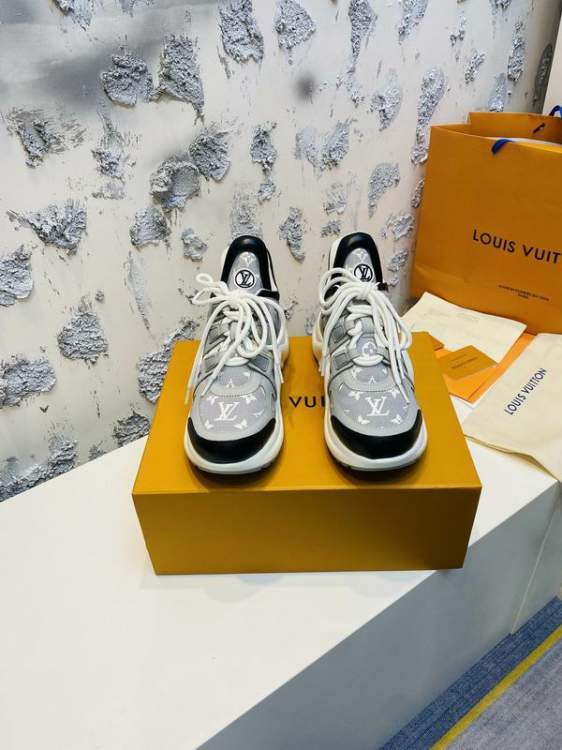 Picture of Louis Vuitton Shoes _SKULVsz35-405cmmnf052917764
